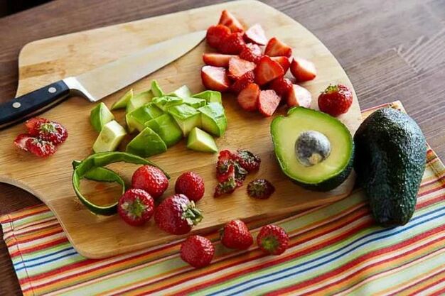 Avocado und Erdbeeren